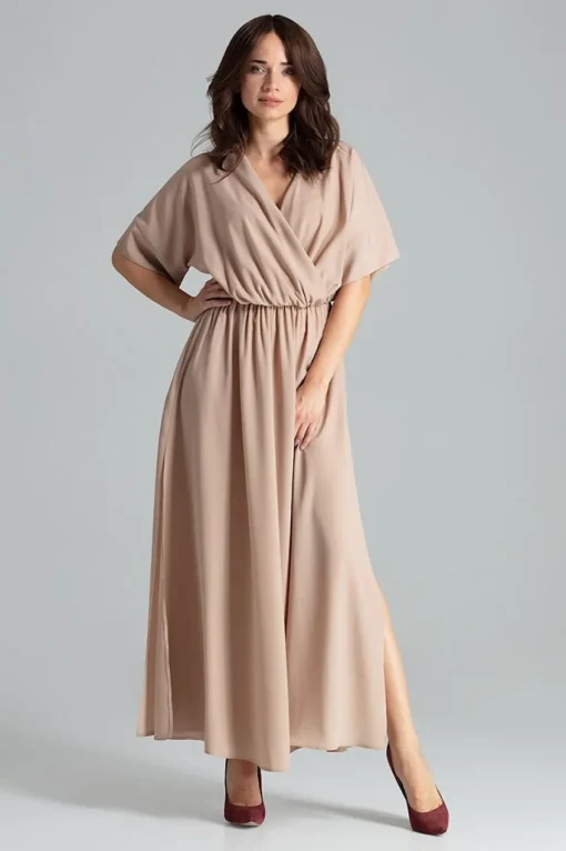 Lekko rozkloszowana sukienka kimono - beżowa