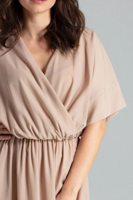 Lekko rozkloszowana sukienka kimono - beżowa