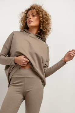 Luźna bluza damska o obszernym kroju - cappuccino