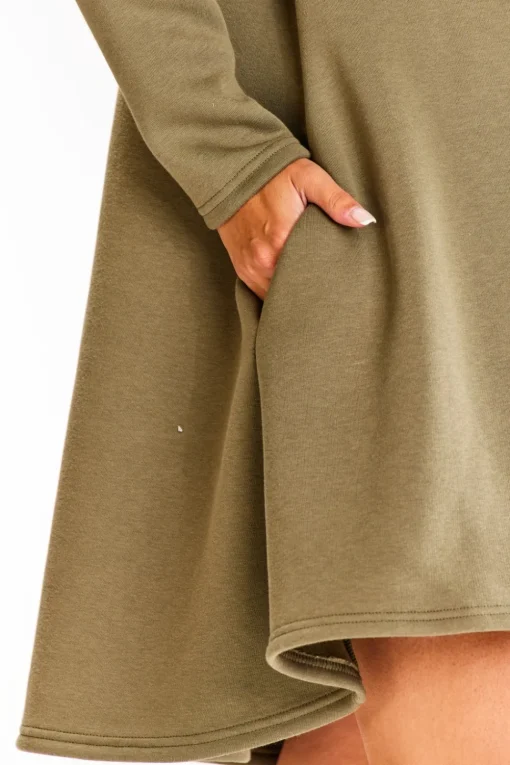 Luźna sukienka trapezowa z półgolfem - khaki