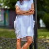 Luźna sukienka z krótkim rękawem - biała