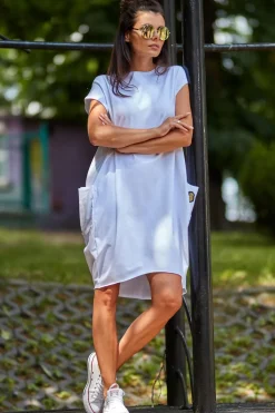 Luźna sukienka z krótkim rękawem - biała