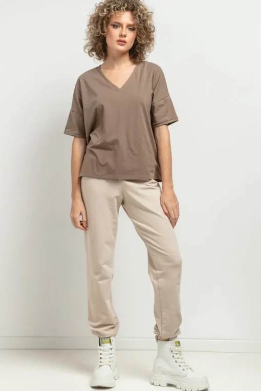 Luźny t-shirt z dekoltem V - cappuccino
