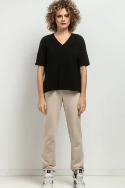 Luźny t-shirt z dekoltem V - czarny