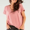 Obszerny t-shirt z dekoltem V - różowy