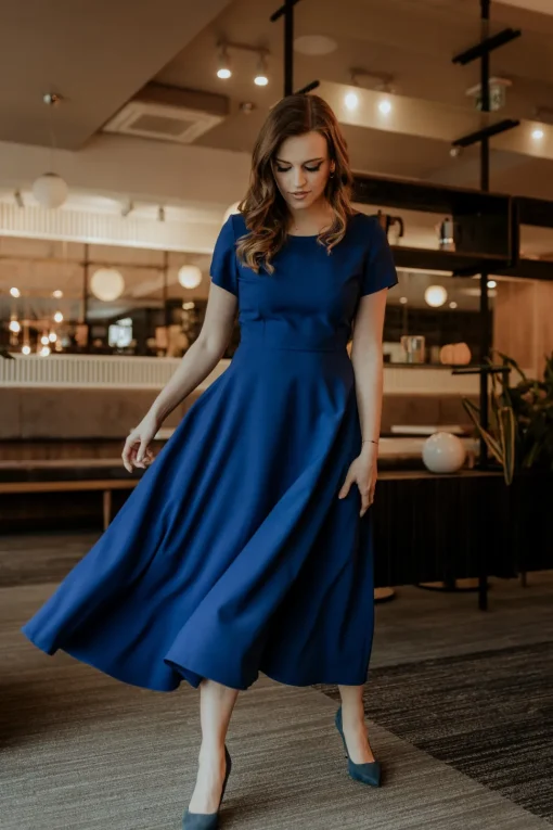 Rozkloszowana sukienka maxi - granatowa