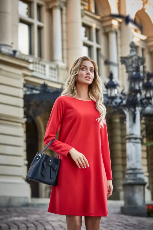 Rozkloszowana sukienka mini z długim rękawem - czerwona