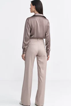 Spodnie bootcut z szerokimi nogawkami - beżowe