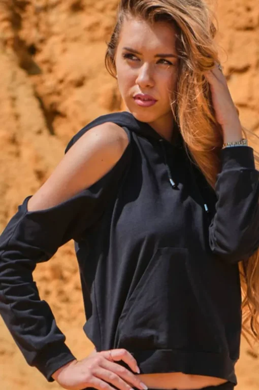 Stylowa bluza z wycięciami na ramionach - czarna