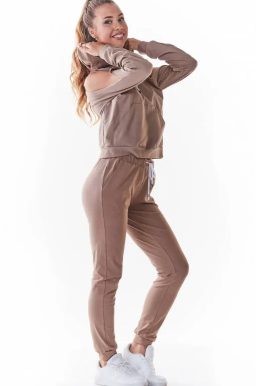 Stylowa bluza z wycięciami na ramionach - beżowa