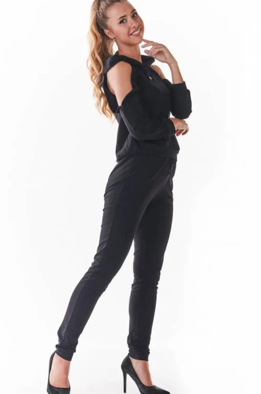 Stylowa bluza z wycięciami na ramionach - czarna