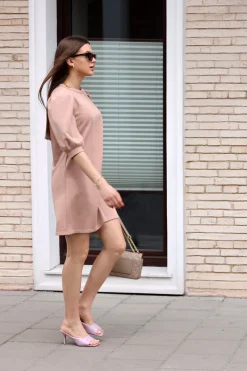 Sukienka dresowa z bufiastymi rękawami - mocca