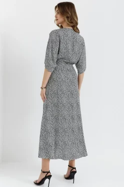 Sukienka maxi wiązana w pasie - model 2