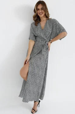Sukienka maxi wiązana w pasie - model 2