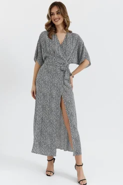 Sukienka maxi wiązana w pasie - model 2