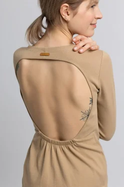 Sukienka mini z wycięciem na plecach - cappuccino
