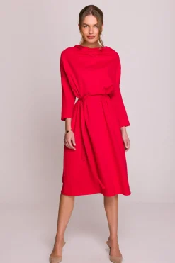 Sukienka oversize z paskiem w talii - czerwona