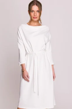 Sukienka oversize z paskiem w talii - ecru