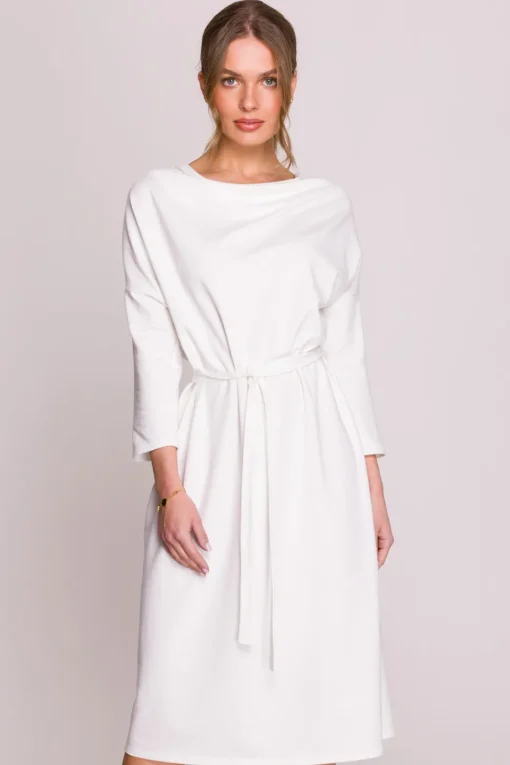 Sukienka oversize z paskiem w talii - ecru