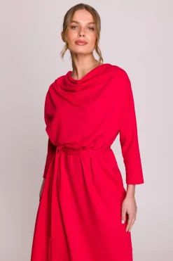Sukienka oversize z paskiem w talii - czerwona