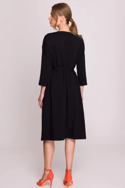 Sukienka oversize z paskiem w talii - czarna
