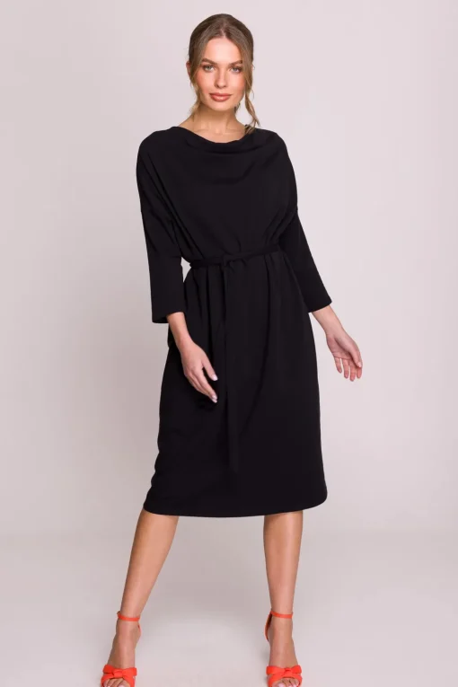 Sukienka oversize z paskiem w talii - czarna