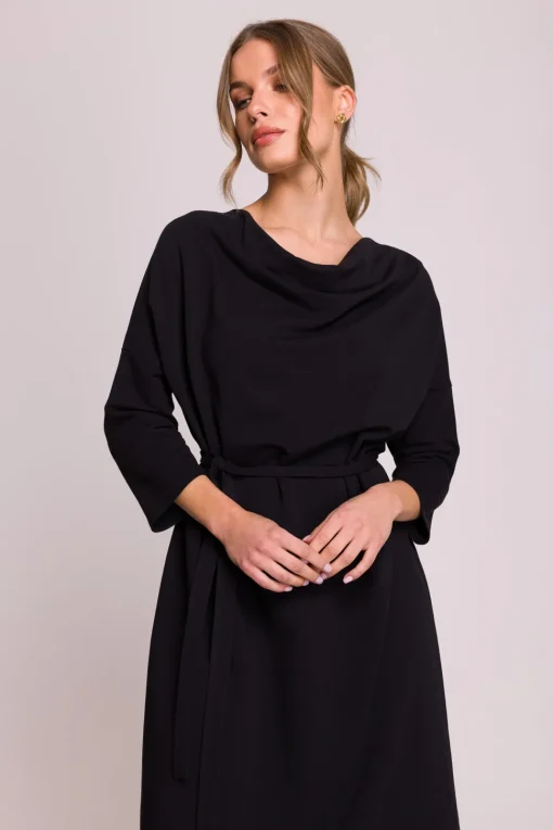 Sukienka oversize z paskiem w talii - czarna