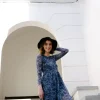 Sukienka rozkloszowana z siatki z nadrukiem - model 1
