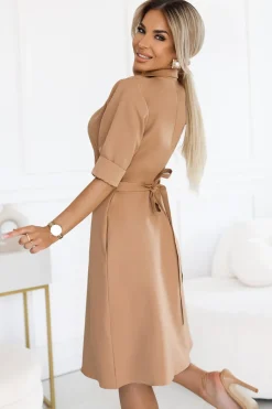 Sukienka rozkloszowana z kołnierzykiem - mocha mousse