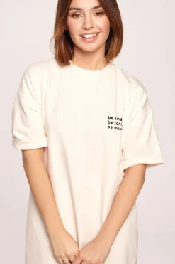 Sukienka t-shirtowa midi - śmietankowa