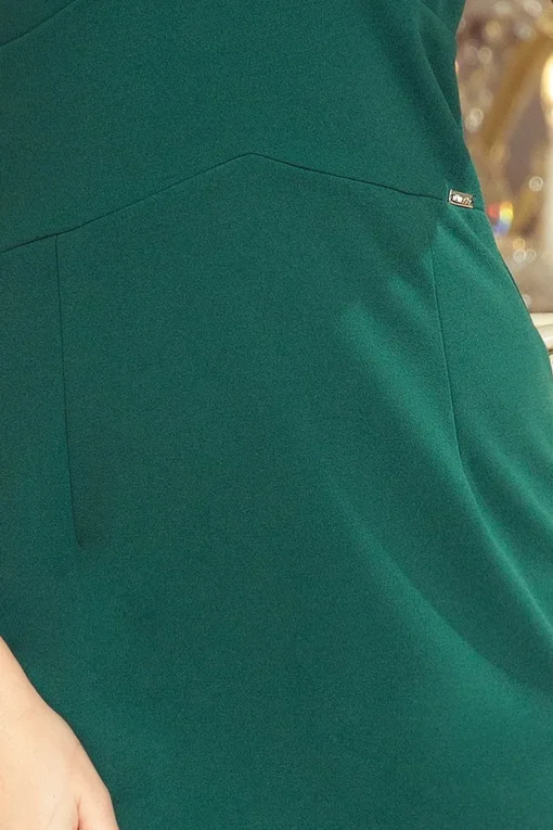 Sukienka z dekoltem i falbankami - zieleń butelkowa