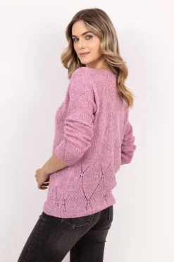 Sweter ażurowy z dekoltem w serek – różowy
