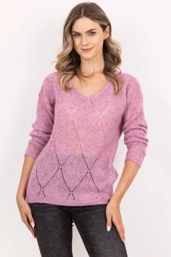 Sweter ażurowy z dekoltem w serek – różowy