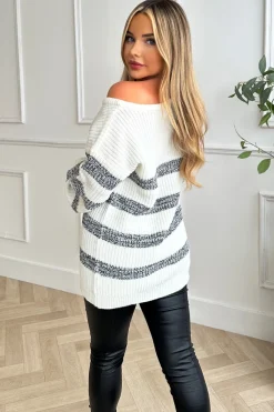 Sweter damski w paski - kremowy
