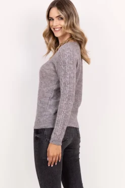 Sweter damski z warkoczami – szary