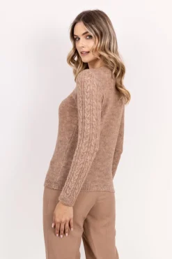 Sweter damski z warkoczami – mocca