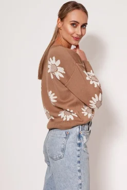 Sweter w kwiatki o prostym kroju - mocca
