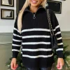 Sweter w pasy o luźnym kroju - czarny
