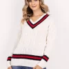 Sweter z ozdobnym dekoltem w serek - ecru-czerwony