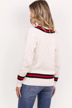 Sweter z ozdobnym dekoltem w serek - ecru-czerwony