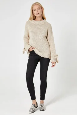 Sweter z wiązanymi rękawami - beżowy