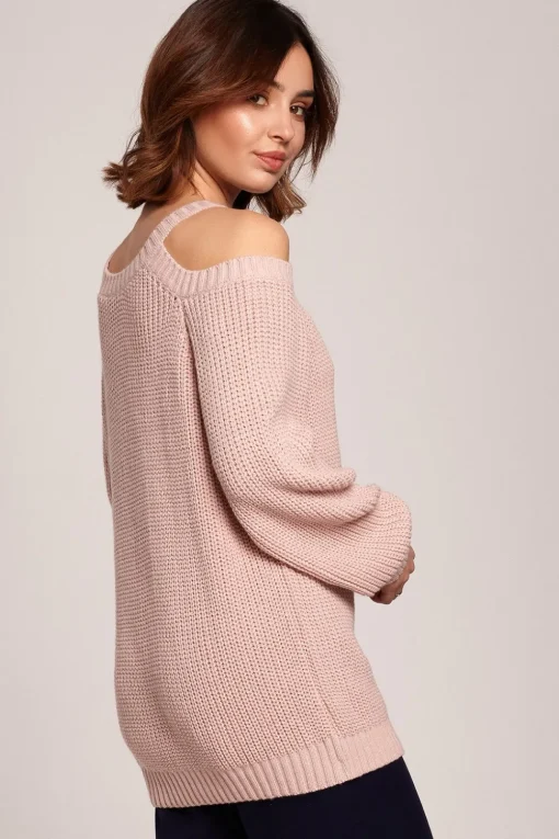 Sweter z wycięciami na ramionach - różowy