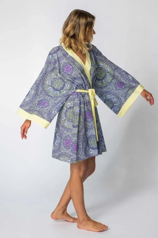 Szlafrok o kroju kimono z nadrukiem - model 1
