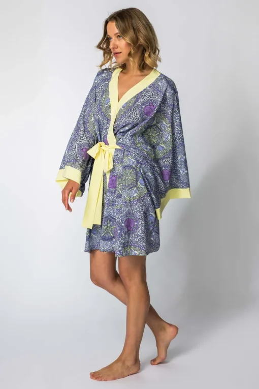 Szlafrok o kroju kimono z nadrukiem - model 1