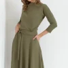 Wiskozowa sukienka rozkloszowana z paskiem – khaki