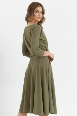 Wiskozowa sukienka rozkloszowana z paskiem – khaki