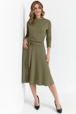 Wiskozowa sukienka rozkloszowana z paskiem – khaki