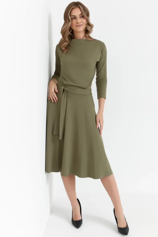 Wiskozowa sukienka rozkloszowana z paskiem – khaki