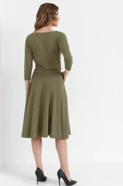 Wiskozowa sukienka rozkloszowana z paskiem – khaki