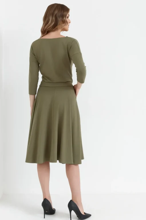 Wiskozowa sukienka rozkloszowana z paskiem – khaki